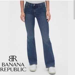 BANANA REPUBLIC Midrise Bootcut Jean 27